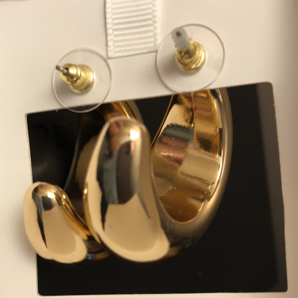 Gold tone earrings - Picture 7 of 7